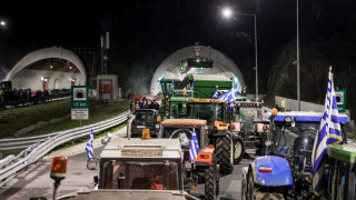 Πώς τα μπλόκα που «έκοψαν» τη χώρα στα δύο, έφεραν... πιο κοντά αγρότες και κυβέρνηση