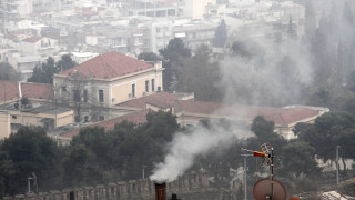 «Ασφυξία» σε Λάρισα και Βόλο από την ατμοσφαιρική ρύπανση: Στα υψηλότερα επίπεδα τη νύχτα