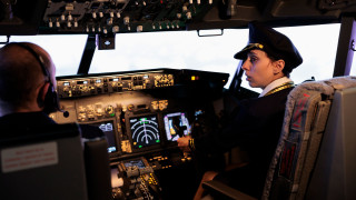 Bottle-to-throttle: Πώς οι αεροπορικές διασφαλίζουν ότι δεν πετάτε με... μεθυσμένους πιλότους