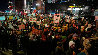 ΗΠΑ: Μεγάλες ολονύχτιες διαδηλώσεις στην Μινεάπολη ενάντια στην δολοφονία αμερικανίδας από την ICE
