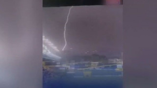 Αγρίνιο: Κεραυνός χτυπά το γήπεδο του Παναιτωλικού – το εντυπωσιακό στιγμιότυπο