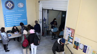 Τα έκτακτα μέτρα λόγω ψύχους σε Αθήνα και Θεσσαλονίκη: Ανοίγουν αίθουσες για τους αστέγους