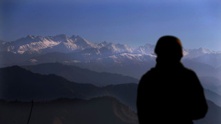 «Γυμνά» τα Ιμαλάια: Αντιμέτωπη με «ξηρασία χιονιού» η υψηλότερη οροσειρά της Γης