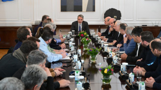 Ολοκληρώθηκε η συνάντηση Μητσοτάκη με τους αγρότες