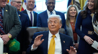 Τραμπ: Με ενημέρωσαν ότι οι δολοφονίες στο Ιράν σταμάτησαν