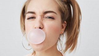 Ειδικός αποκαλύπτει 5 πηγές μικροπλαστικών στην καθημερινή μας διατροφή που δεν τις φανταζόμασταν