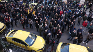 Απεργία ταξί: Η συγκέντρωση και πορεία των οδηγών στο κέντρο της Αθήνας