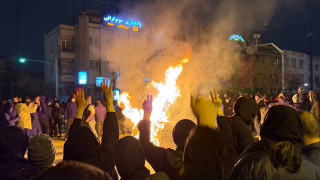 Ισορροπία τρόμου στο Ιράν: Αναστέλλονται οι απαγχονισμοί - Με το δάχτυλο στη σκανδάλη ο Τραμπ