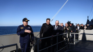 Η Ελλάδα υποδέχεται τη Φρεγάτα «Κίμων» - Τιμές από το θωρηκτό «Αβέρωφ» και την τριήρη «Ολυμπιάς»