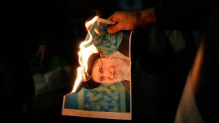 Από τον σάχη, στους μουλάδες: Η αιματηρή ιστορία διαδηλώσεων στο Ιράν