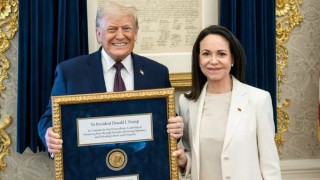 Η Ματσάδο παρέδωσε στον Τραμπ το Νόμπελ Ειρήνης: «Μια τόσο υπέροχη χειρονομία αμοιβαίου σεβασμού»