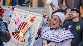 Πάτρα: Η «βασίλισσα» του Καρναβαλιού φόρεσε τα γιορτινά της - Το βράδυ η επίσημη έναρξη