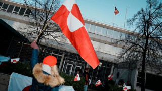 «Η Γροιλανδία ανήκει στους Γροιλανδούς»: Χιλιάδες διαδηλωτές στους δρόμους της Δανίας