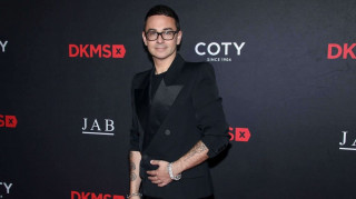 Έκθεση με δημιουργίες των Siriano και Longshore διερευνά τη σχέση μόδας και εικαστικών τεχνών