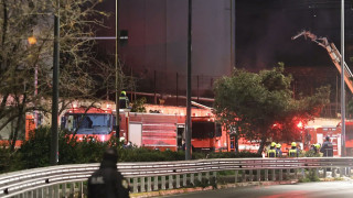 Φωτιά στο Πέραμα: Διαρροή καυσίμων δείχνουν τα πρώτα στοιχεία - Ολονύχτια μάχη με τις φλόγες