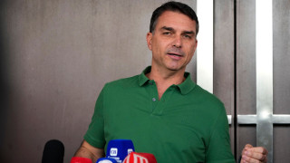Βραζιλία: Οριακό δημοσκοπικό προβάδισμα του υιού Μπολσονάρου έναντι του Λούλα