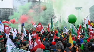 Ευρωπαϊκό Κοινοβούλιο: Με καπνογόνα και σημαίες δηδήλωσαν οι αγρότες κατά της Mercosur