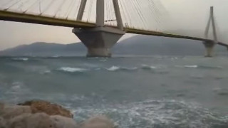 Θυελλώδεις άνεμοι «σφυροκοπούν» τη Δυτική Ελλάδα - Στα 130 χλμ/ώρα οι άνεμοι