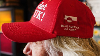 Τα κόκκινα καπέλα «Κάντε την Αμερική να φύγει» σύμβολο ανυπακοής στη Γροιλανδία