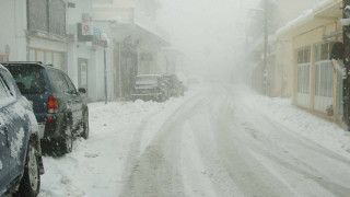 Σαρώνει τη Στερεά η κακοκαιρία - Χιόνια και «κόκκινος» συναγερμός στους δρόμους