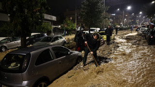 Σφοδρή κακοκαιρία στην Αττική: Φούσκωσαν ποτάμια, μπήκαν νερά στο Μετρό, εγκλωβίστηκαν οδηγοί