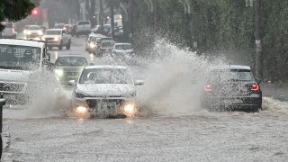 Σαρώνει η κακοκαιρία στην Αττική - Πάνω από 100 κλήσεις στην Πυροσβεστική