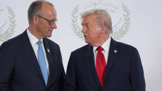 Στον αέρα η συνάντηση Τραμπ - Μερτς στο Νταβός λόγω της καθυστερημένης άφιξης του προέδρου των ΗΠΑ