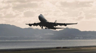 ΔΟΕ: Προτείνει τηλεργασία και αποφυγή αεροπορικών ταξιδιών για μείωση της κατανάλωσης πετρελαίου