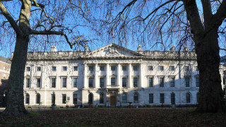 «Σύννομη η κατασκευή της υπερ -πρεσβείας μας στο Λονδίνο» λέει το Πεκίνο - Ποιοι αντιδρούν