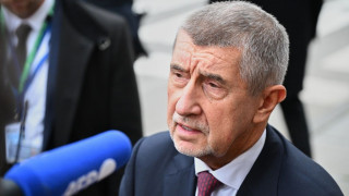 Viral ο πρωθυπουργός που αγόρασε υδρόγειο 600 ευρώ για να δει που βρίσκεται η... Γροιλανδία