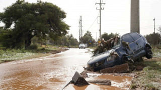 Κακοκαιρία: Οδοιπορικό του CNN Greece στις πληγείσες περιοχές - Κατεστραμμένοι δρόμοι και αυτοκίνητα