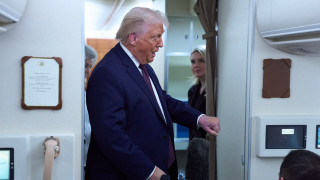 Ξανά με μώλωπες στο χέρι ο Τραμπ: «Χτύπησα στο τραπέζι» δήλωσε - Τι ανέφερε ο Λευκός Οίκος