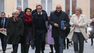 Η Γαλλική κυβέρνηση επιβίωσε δύο προτάσεων μομφής - Ανοίγει ο δρόμος για ψήφιση του προϋπολογισμού