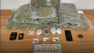 Συνελήφθη 33χρονος που προσπάθησε να εισάγει οκτώ κιλά κάνναβης με ταχυδρομικό δέμα