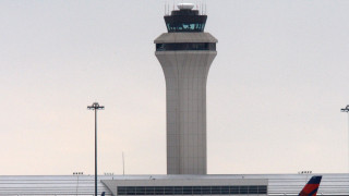 Αυτοκίνητο προσέκρουσε σε γκισέ εισιτηρίων στο αεροδρόμιο του Ντιτρόιτ – Έξι τραυματίες (Βίντεο)