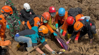 Στους 17 οι νεκροί μετά από κατολίσθηση στην Ινδονησία - Συνεχίζονται οι έρευνες για αγνοούμενους