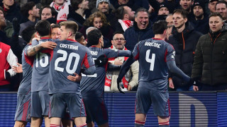 Άγιαξ-Ολυμπιακός 1-2: «Διπλό» στο Άμστερνταμ και θρυλική πρόκριση στα νοκ άουτ του Champions League