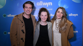 Βραδιά θεάτρου με την υπογραφή της Allwyn στο Μικρό Παλλάς – Οι celebrities που απαθανάτισε ο φακός