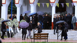 Βιολάντα: Σε κλίμα οδύνης η κηδεία της 47χρονης Σταυρούλας - Τραγικές φιγούρες η οικογένειά της