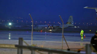 Προσγειώθηκε το C130 που μετέφερε τις σορούς των άτυχων οπαδών στο αεροδρόμιο «Μακεδονία»
