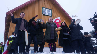 Ινουίτ για Γροιλανδία: Η αρκτική γη δεν ανήκει σε κανέναν - Η γη μάς ανήκει συλλογικά