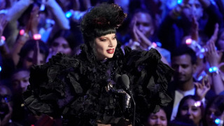 Το μήνυμα της Lady Gaga κατά της ICE από το Τόκιο - Συναισθηματικά φορτισμένη η παρέμβαση της