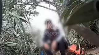 Ζωγράφου: Η στιγμή που αστυνομικός παγιδεύει μέλη της σπείρας διακίνησης ναρκωτικών