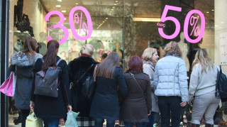 Έως πότε θα διαρκέσουν οι χειμερινές εκπτώσεις - Τι πρέπει να προσέχουν οι καταναλωτές