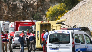 Σφοδρό τροχαίο στην Τουρκία: Οδηγός λεωφορείου αποκοιμήθηκε και προσέκρουσε σε τοίχο