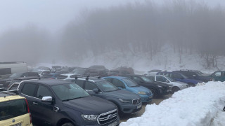 Δράμα: Εγκλωβισμένοι στο καταφύγιο 100 επισκέπτες στο Φαλακρό - Ένα βρέφος ανάμεσά τους