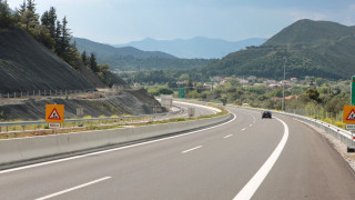 Ιονία Οδός: Ρήγμα 200 μέτρων από τη μεγάλη κατολίσθηση - Εικόνες από το σημείο