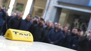 Απεργία ταξί: Η συγκέντρωση και πορεία των οδηγών αυτήν την ώρα προς το Μέγαρο Μαξίμου