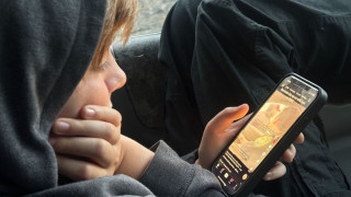 Έρχονται πιο αυστηρά μέτρα για τους ανήλικούς στα social media - Γιατί άλλαξε «ρότα» η Ελλάδα