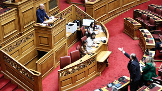 Νέα ένταση στη Βουλή για το πολύνεκρο ναυάγιο στη Χίο - Στο επίκεντρο η διαχείριση από το Λιμενικό